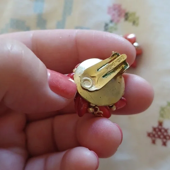 Vintage Hong Kong Red And Gold Earrings - Picture 7 of 7